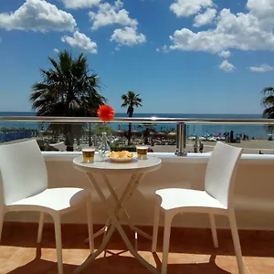 https://nuevo-roca-chica-primera-linea-playatorremolinos.1costadelsol.com